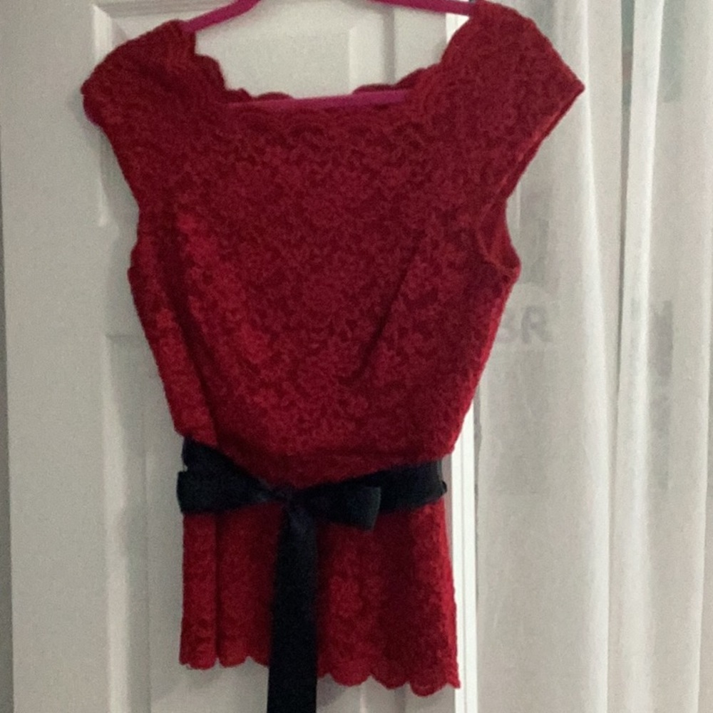 Red Dress Barn scalloped edge lace blouse